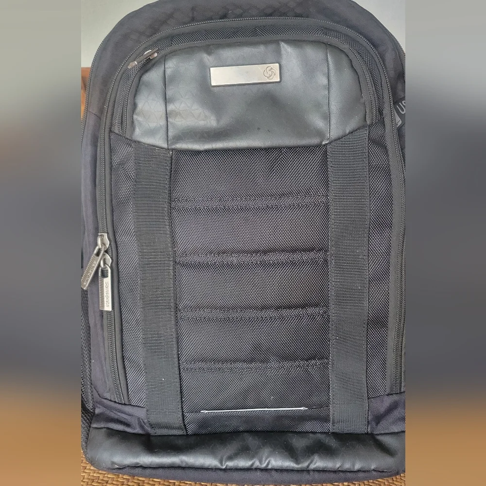 Carrier GSD Solid Black Tech Backpack